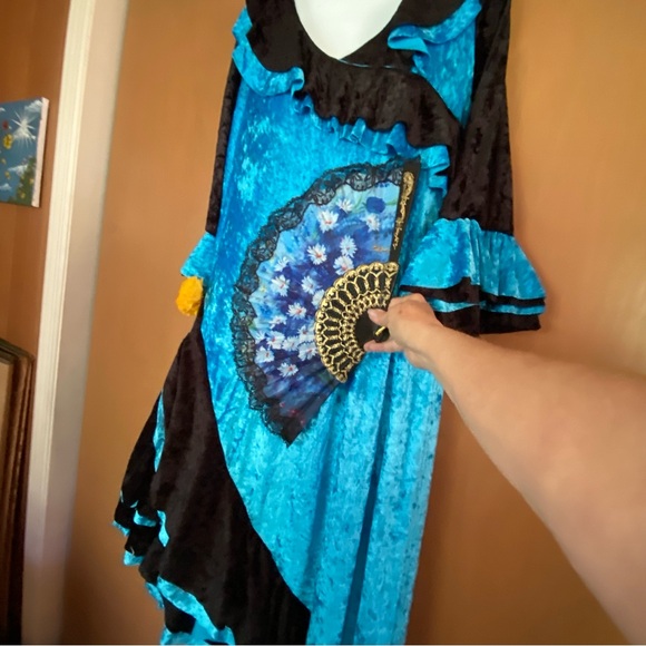 Jac flamenco dancer costume in azure crushed velvet w/ black ruffles and lace. - Picture 2 of 10